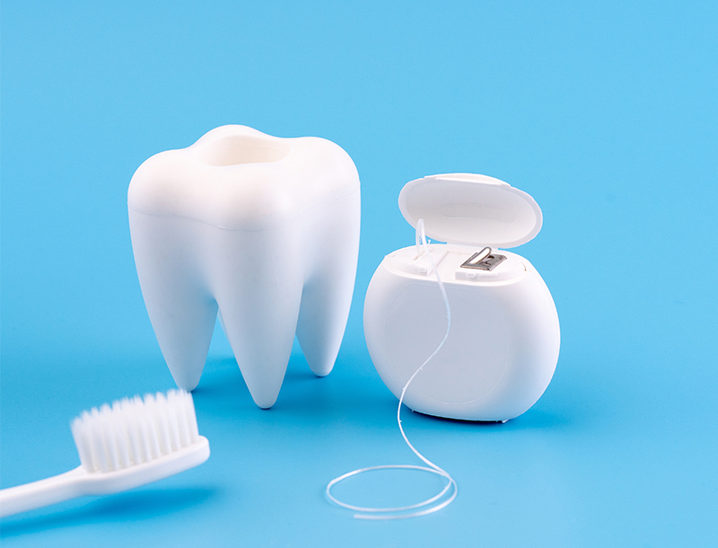 치과 원장이 전하는 올바른 치실 사용법