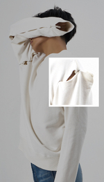 옆선과 어깨선의 절개 부분을 스냅 단추로 장식해 소매를 탈착할 수 있는 맨투맨 셔츠 가격미정 메종 마르지엘라 제품.