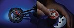 로열 오크 콘셉트 스파이더맨 투르비용을 제작하는 과정. 스파이더맨 미니어처 조각은 채색을 완료하기까지 50시간이 걸리는 고급품. ©2023 MARVEL