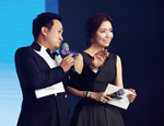행사의 진행을 맡은 방송인 서경석과 K-QUEEN 3기 최우수상 수상자 김경주.