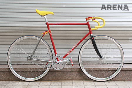 가장 패셔너블한 이탈리아 자전거 브랜드로 꼽히는 치넬리. 오마주는 이에 대한 경의를 담은 디토비치의 커스텀 자전거다.
