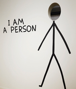 즐기는 방법은 간단하다. 구멍에 머리를 넣을 것. 그리고 ‘I am a Person’이라는 문장을 되뇌어보자. 