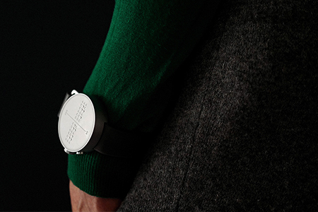 Leica Q | Braille smartwatch를 위한 사진