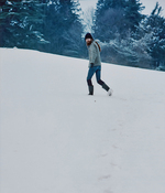 ©Pattie Boyd
‘Rare Snow In Oxfordshire’(1974) 영국 남쪽 옥스퍼드셔는 눈이 잘 내리지 않는다. 그런 눈이 반가워 외출한 조지 해리슨이 패티 보이드의 카메라를 향해 포즈를 취했다.