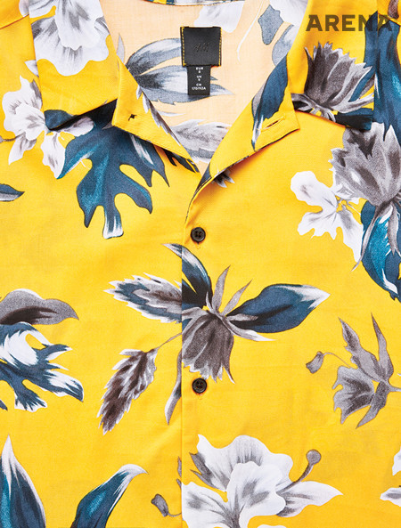 경쾌한 노란색이 눈길을 끄는 하와이안 셔츠 2만9천원 H&M 제품.