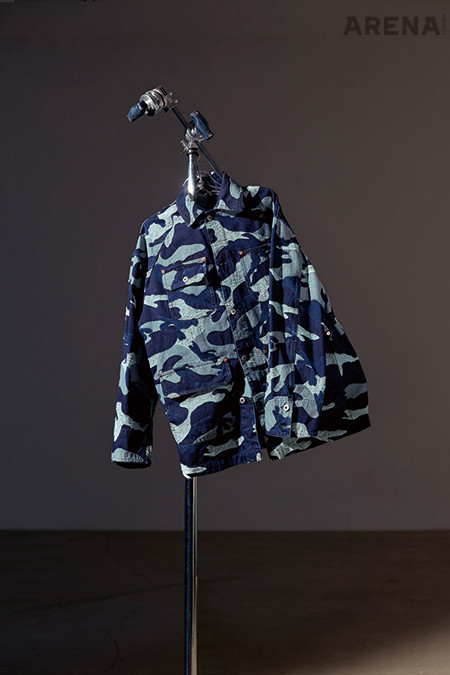 2 푸른색 카무플라주 무늬 사파리 재킷 1백70만원 발렌티노 제품. 