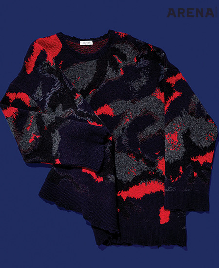 2 밑단이 해진 듯한 카무플라주 패턴 스웨터 가격미정 발렌티노 제품. 