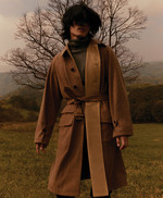 양면으로 입을 수 있는 카 코트·회색 터틀넥 톱·진회색 팬츠·검은색 부츠 모두 가격미정 랄프 로렌 퍼플 라벨 제품.