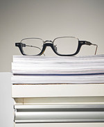 하금테를 반전시킨 독특한 프레임의 안경 가타 37만5천원 젠틀몬스터 제품.