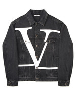 VALENTINO
로고 디테일 데님 재킷 2백40만원 발렌티노 제품.