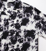 수채화처럼 번진 패턴의 오픈칼라 셔츠 3만4천9백원 H&M 제품. 