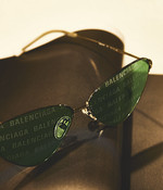 레터링 로고 패턴의 메탈 프레임 선글라스 가격미정 발렌시아가 제품. 