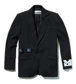 벨트 장식을 더한 재킷 1백59만원대 오프화이트 by 육스 제품.