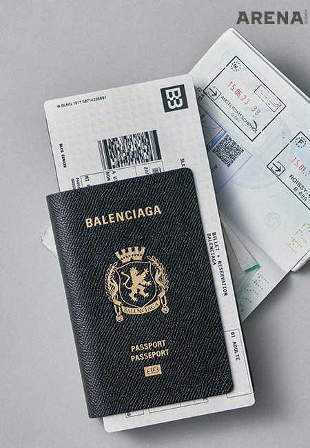 비행기 표를 꽃은 여권 모양 지갑 가격미정 발렌시아가 제품.