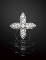 루이 비통 모노그램에 대한 헌사, 화이트 골드와 화이트 다이아몬드로만 세팅된 플라워.