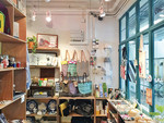 PMQ에 입주해 있는 작은 라이프스타일 숍에서는 홍콩의 젊은 아티스트와 디자이너, 공예작가들이 만든 디자인 제품들을 만나볼 수 있다.