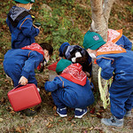 아이들은 숲을 관찰하고 자연에서 나는 것들로 놀이를 하면서 자연을 배운다. 