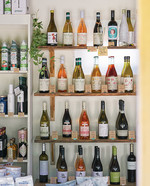 작은 가게이지만 무려 20여 종의 와인 선택지가 있다. 