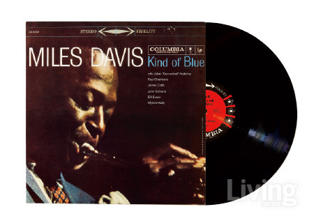 <Kind of Blue>, Miles Davis, 1959
재즈의 역사는 이 앨범을 기준으로 나뉜다고 평가되는 전설적인 앨범. 당대 최고 재즈 뮤지션들의 연주, 마일즈 데이비스만의 부드러운 리듬과 순수한 목소리를 만끽할 수 있다.