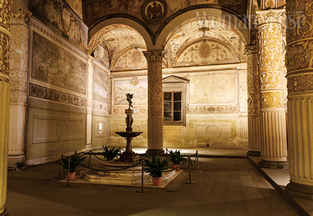 수천 년 역사의 흔적을 고스란히 간직하고 있는 이탈리아야말로 유럽 문화 유적의 산실이다.  피렌체 베키오 궁의 내부 모습.