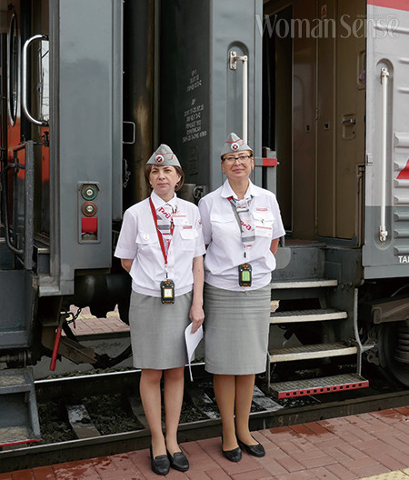 시베리아 횡단열차의 승무원들. 