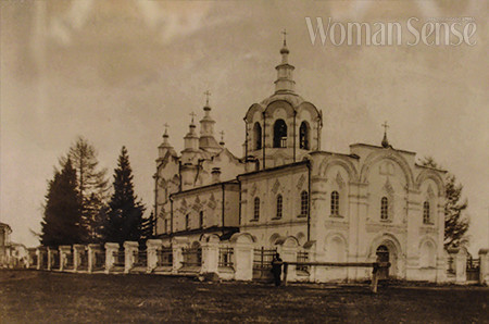 도스토옙스키와 마리야가 결혼식을 올린 노보쿠즈네츠크의 오디기트레옙스크 성당. 1919년에 방화로 소실되었다.