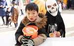 캠핑에 참가한 아이들은 개성 있는 코스튬으로 분장해 할로윈을 즐겼다. 