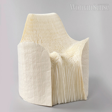 특수 제작된 종이를 접었다 펼치면 의자가 완성되는 드리아데의 ‘허니 팝’ 체어.
