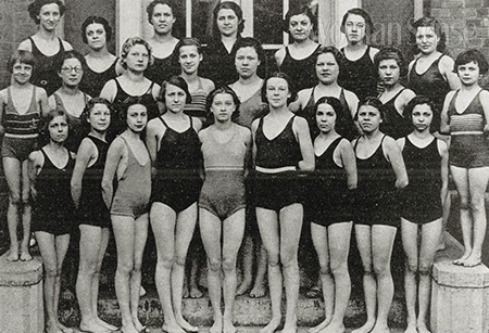 과거의 여자 수영팀. 