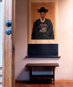 거실에 들어오기 전 마주하는 평행재의 수호신, 조선 시대 초상화.