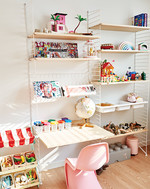 아기자기한 장난감으로 가득한 예원의 방. 