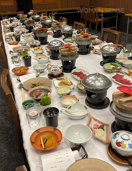 고기, 해산물, 쌀 등 사가현의 특산물로 만든 가이세키(일본식 코스 요리). 